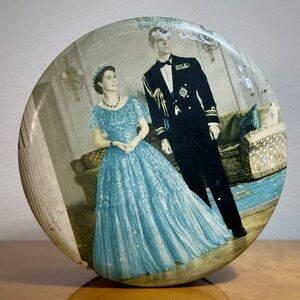 Vintage Huntley & Palmers Tin * Queen Elizabeth & Prince Philip * Circa 1950s